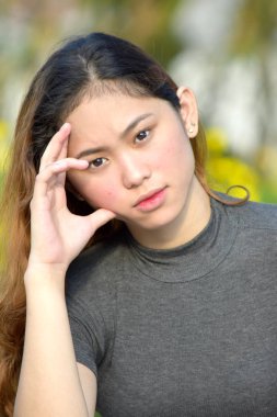 Azınlık yetişkin kadın ve endişe