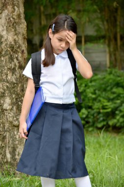 Azınlık kız öğrenci bellek sorunları dizüstü bilgisayarlar ile hazırlık