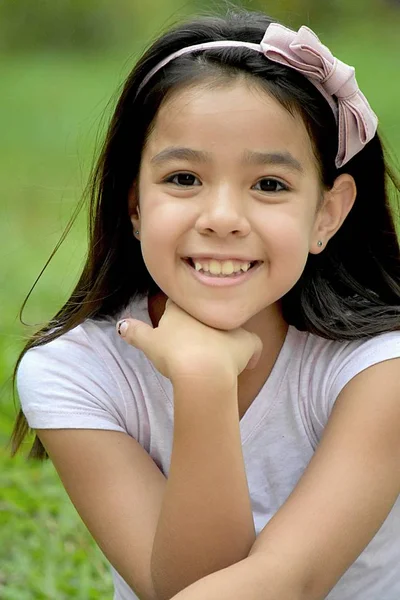 Petite Menina Asiática Sorrindo — Fotografia de Stock