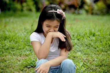 Mutsuz genç çeşitli insan