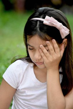 Mutsuz Sevimli Asya insan