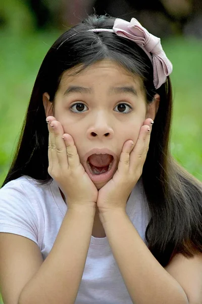 Surpreendido Petite Filipina Feminino — Fotografia de Stock