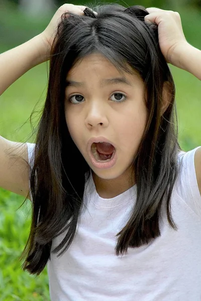 Endişeli bir genç kişi