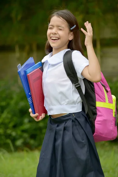 制服を着て笑っている若い多様な女子学生 — ストック写真
