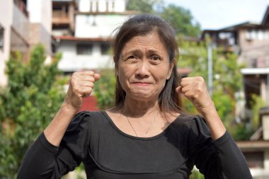 Kızgın çeşitli kadın kıdemli