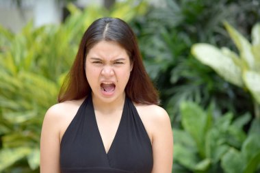 Endişeli bir genç kişi