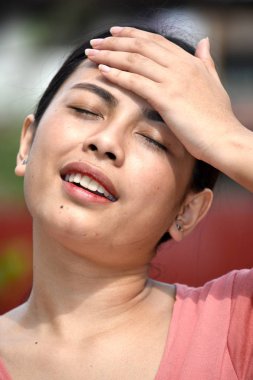 bir kadınla baş ağrısı