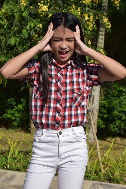 Bir kız ve anksiyete