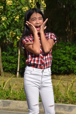 Şok bir Asyalı kız