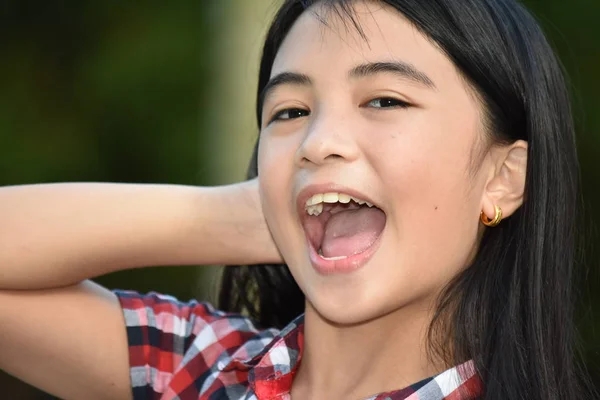 Güzel bir varoluş gülüyor