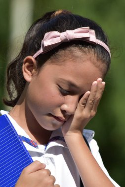 Üzgün bir kız öğrenci