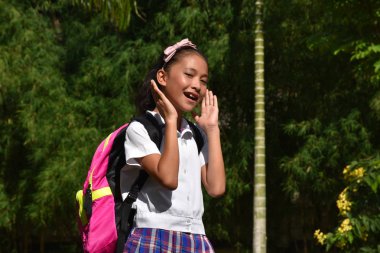 Çeşitli kişi kitaplarla üniforması şaşırttı