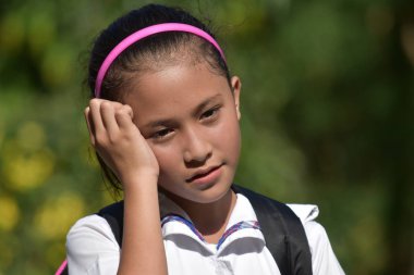 Güzel Asyalı kız öğrenci ve endişe