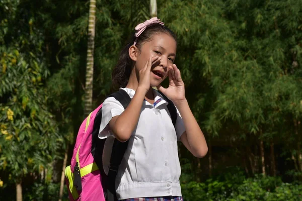 Prep Filipina Flicka Student Talar — Stockfoto