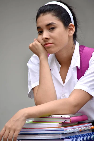 Χαριτωμένο Κολομβιανή Κορίτσι Φοιτητή Και Θλίψη — Φωτογραφία Αρχείου