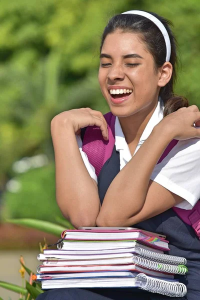 Katolik Kız Öğrenci Gülüyor — Stok fotoğraf