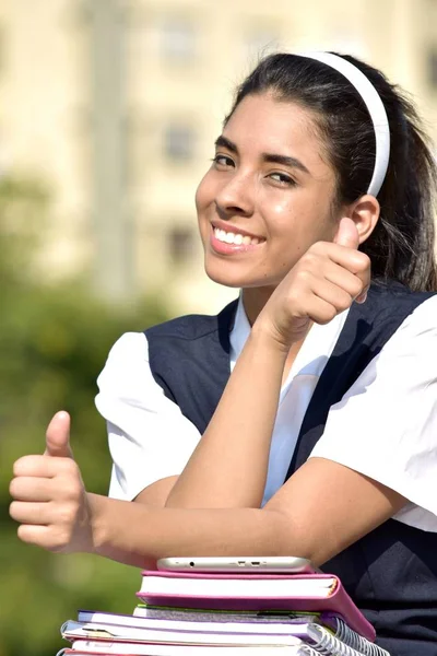 Linda Estudiante Colombiana Con Pulgares Arriba Con Libros —  Fotos de Stock