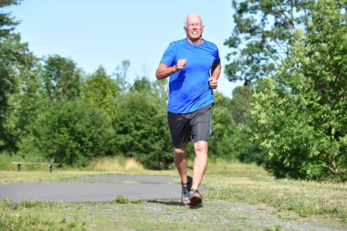 Mutlu ihtiyar egzersiz