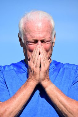 Üzgün erkek üst düzey adam