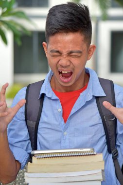 Stres altında çocuk öğrenci