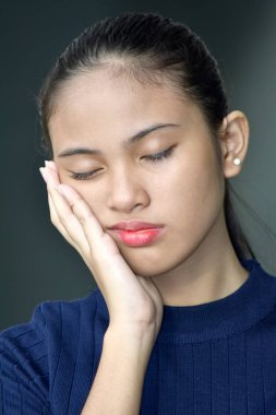 Yorgun bir güzel insan