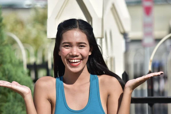 Нерішучості Молода Жінка Філіппінкі Жінка — стокове фото