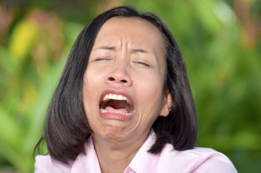 Ağlamaklı güzel çeşitli kadın kadın