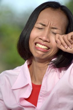 Ağlayan bir çekici erkek