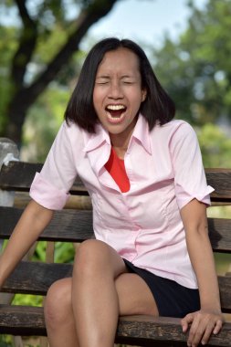 Endişeli Asyalı kadın kadın