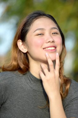 Düşünceli bir kadın kadın