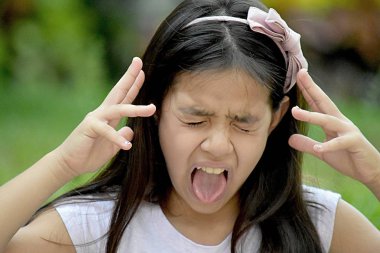 Stresli kız taşımak