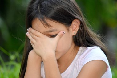 Sevimli kız ve üzüntü