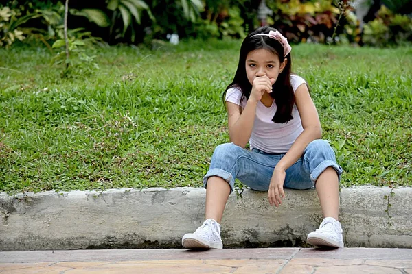 Öksürük sevimli farklı kız