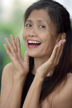 Kadın kıdemli Gramma şaşırttı