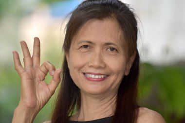 Tamam eski azınlık kadın kadın kıdemli