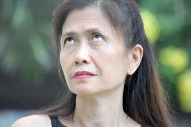 Kayıtsız kadın kıdemli Gramma