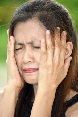 Demans ve Filipina kişi