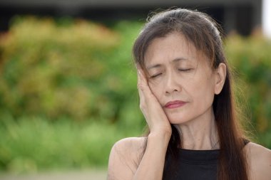 Depresif emekli azınlık kişi