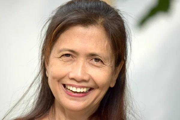 Asiatiska Kvinnliga Senior Leende — Stockfoto