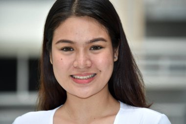 Gülümseyen bir farklı erkek