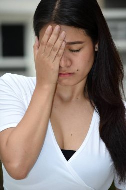 Utanç verici bir Asyalı kadın