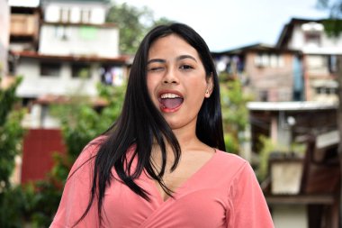 Genç azınlık erkek göz kırpıyor