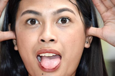 Yetişkin kadın komik surat