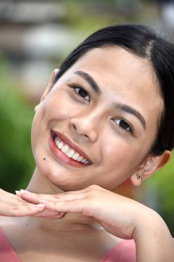 Güzel kadın ve mutluluk