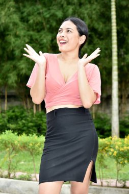 Genç Asyalı kadın şaşırttı