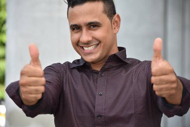 Bir kişi ve mutluluk