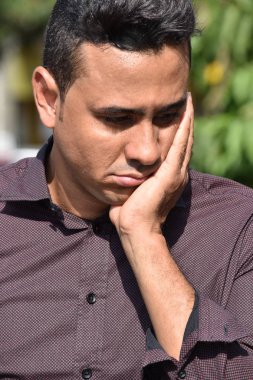 Bir kişi ve üzüntü