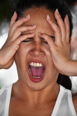 Şirin Kolombiyalı genç ve anksiyete