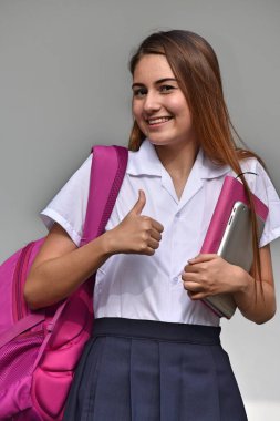 Kız öğrenci üniforma yukarı başparmak ile