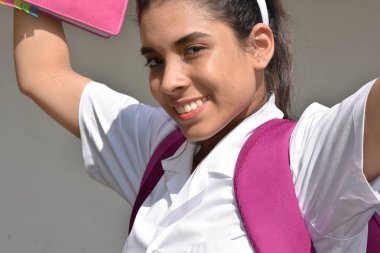 Not Defteri ile başarılı Kolombiyalı kişi